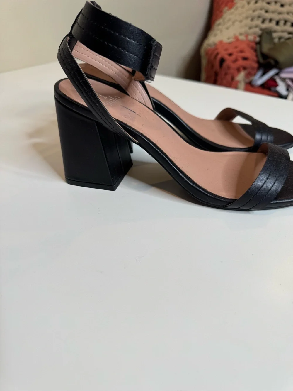 Linea Paolo Womens Emmie Heeled Sandals size 8 Leather Ankle Strap Black